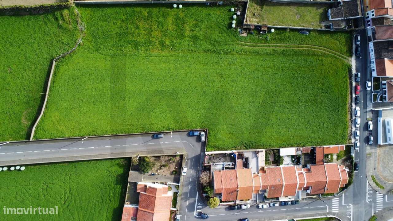 Terreno urbano com 4.940 m2, localizado na freguesia Ribeirinha, no co - Grande imagem: 4/16