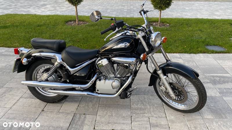 Suzuki Intruder - 1