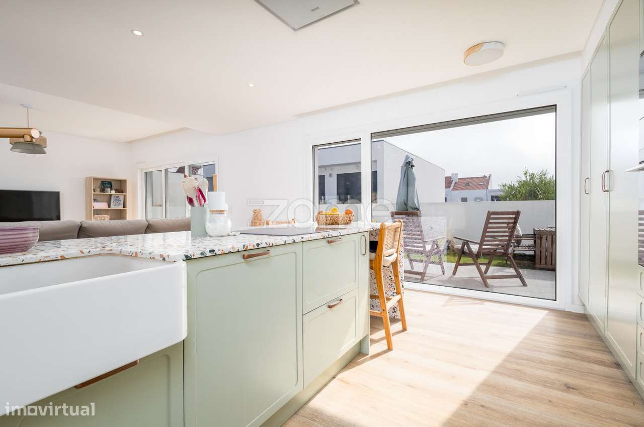 Moradia T3 com piscina na Sobreda-13