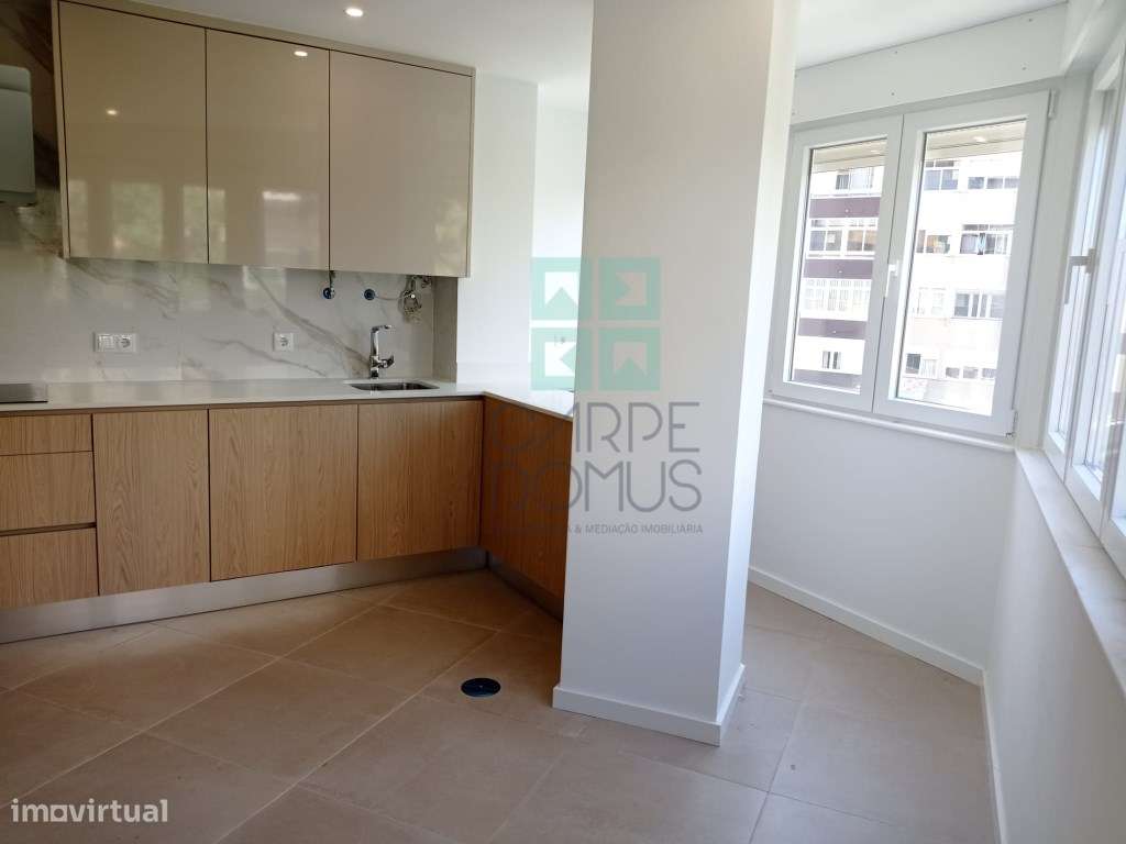 Apartamento T3 , remodelado, no Lumiar - Lisboa-12