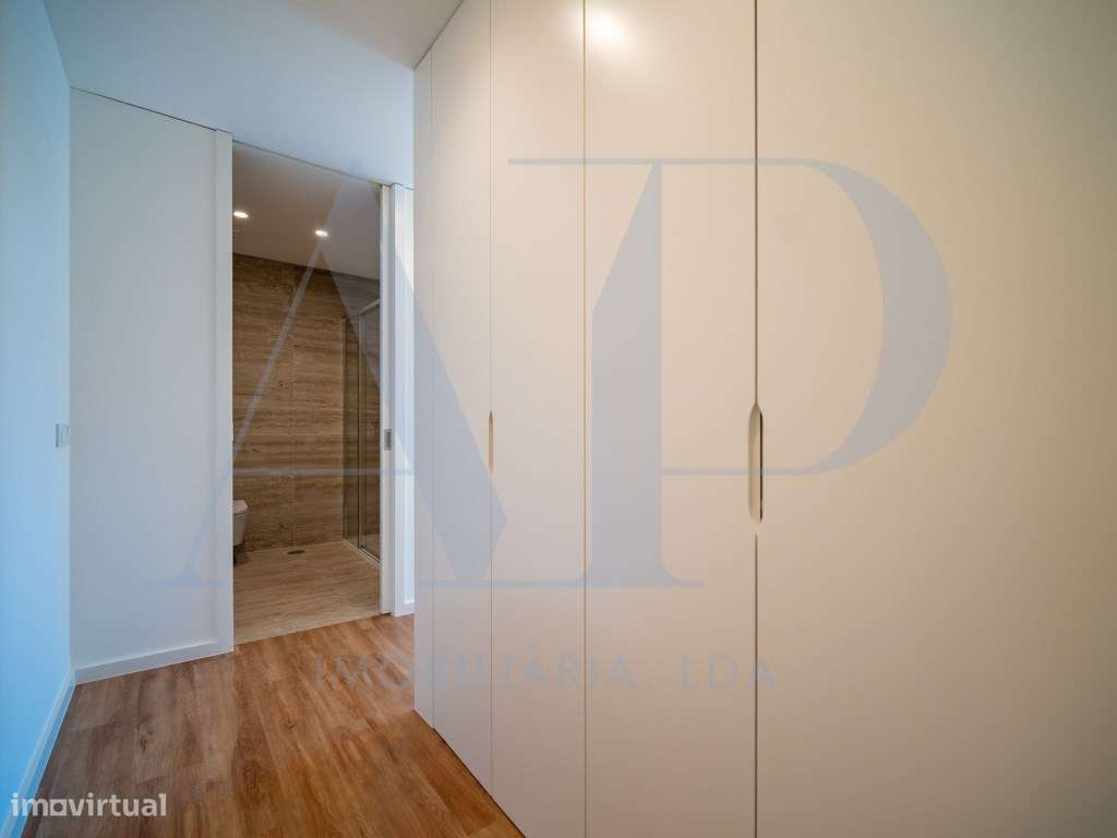 Apartamento T3 na Av. Londres com Garagem-7