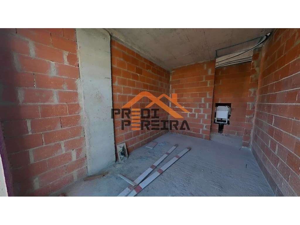 *NOVA CONSTRUÇÃO*
T3 situado em condomínio fechado, com varanda de...-25