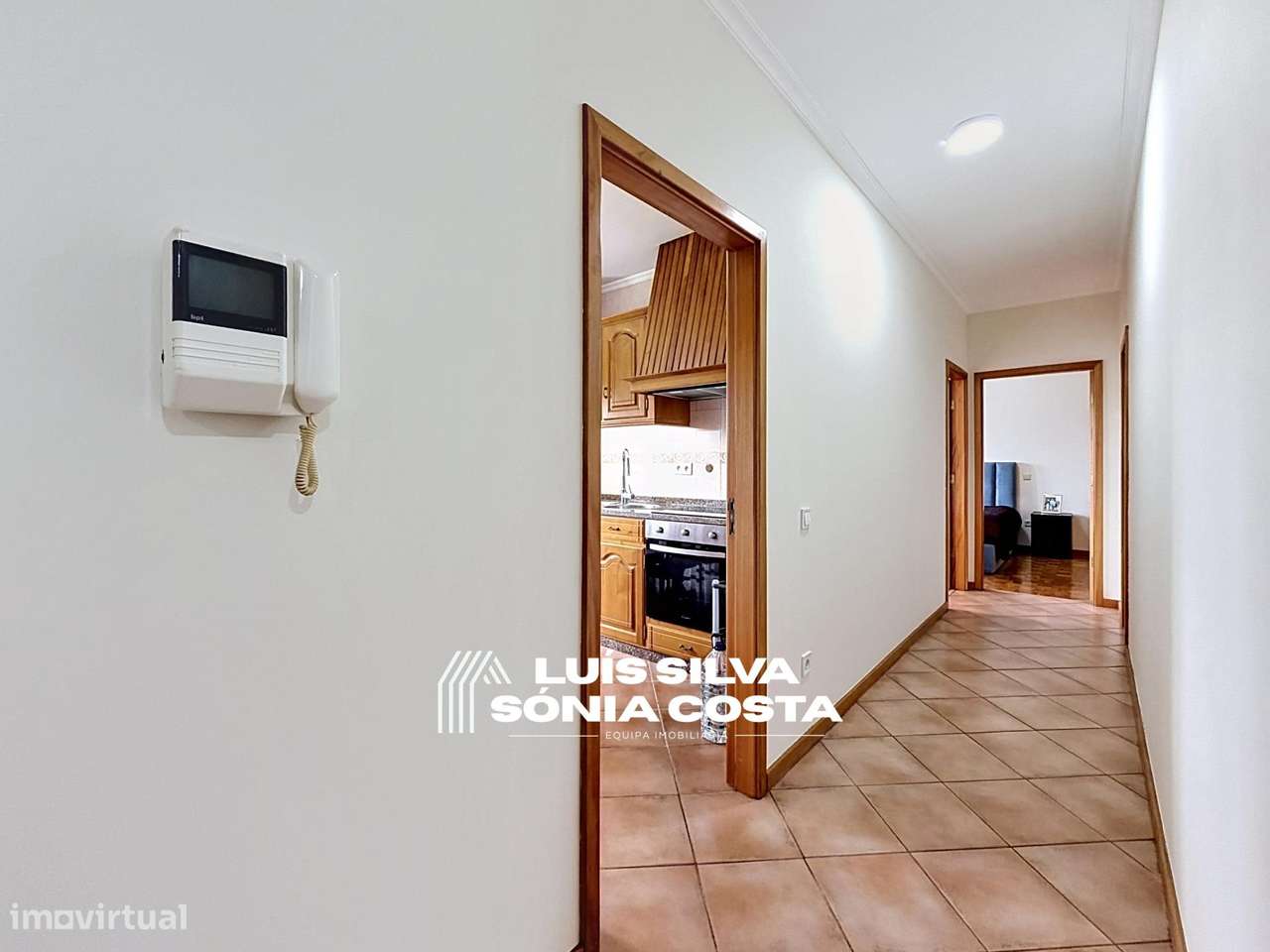 Apartamento T2 c/ Garagem, Arrumos, Varandas & Elevador –...-9