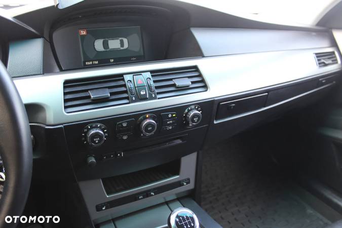 BMW Seria 5 523i - 8