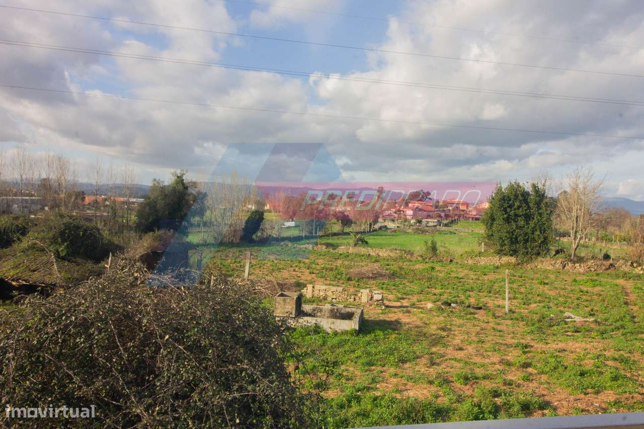 Terreno com 7000m² em Adaúfe-5