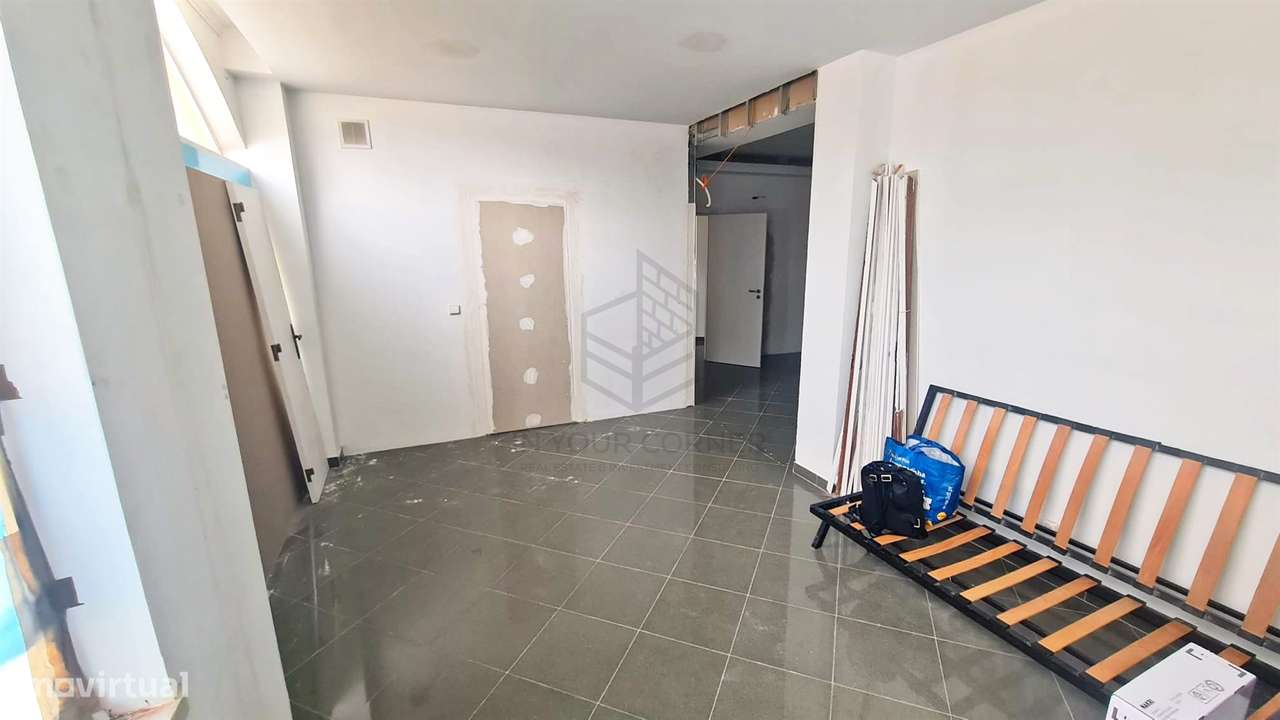 T2 em Conversão com Logradouro e Garagem Privativa – Oportunidade na A-7