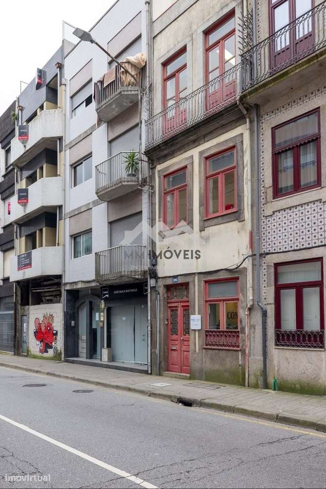 Prédio | Renovado | Serviços | Área exterior | Estacionamento - Grande imagem: 5/46