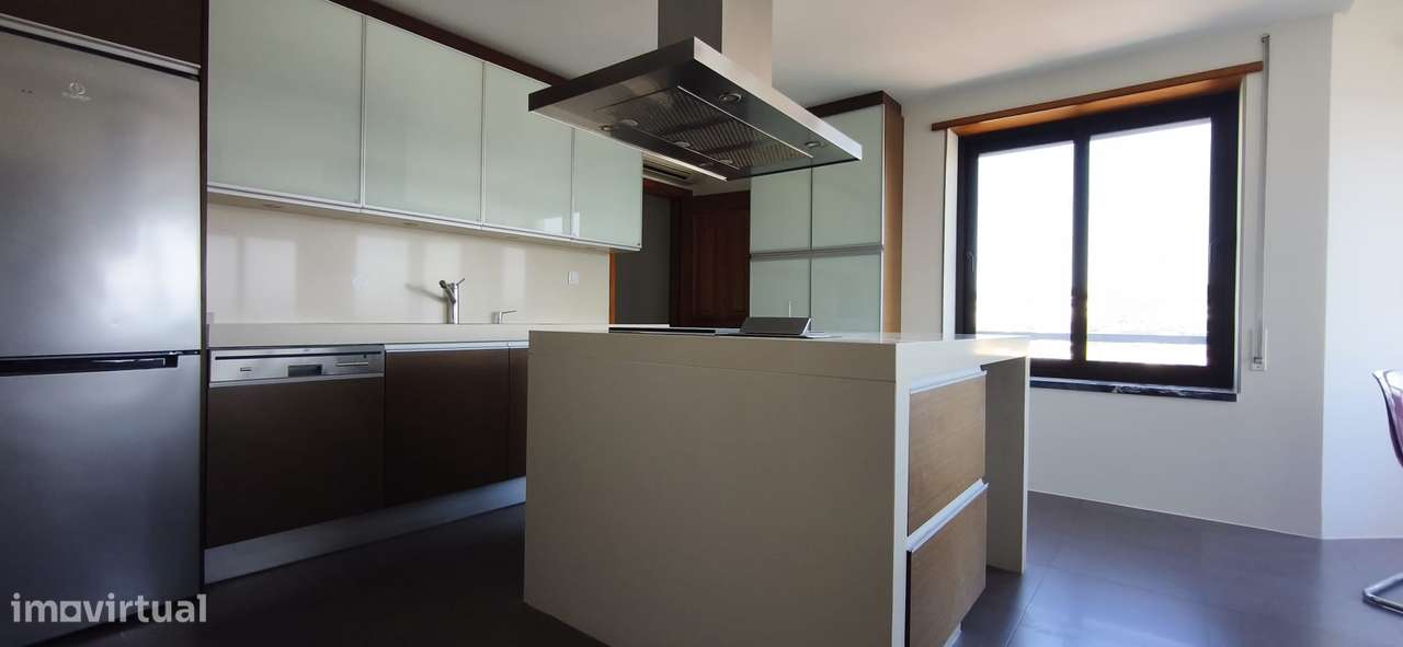 magnifico T5 duplex remodelado na Rua Miguel Torga , Penedo da Saudade-9