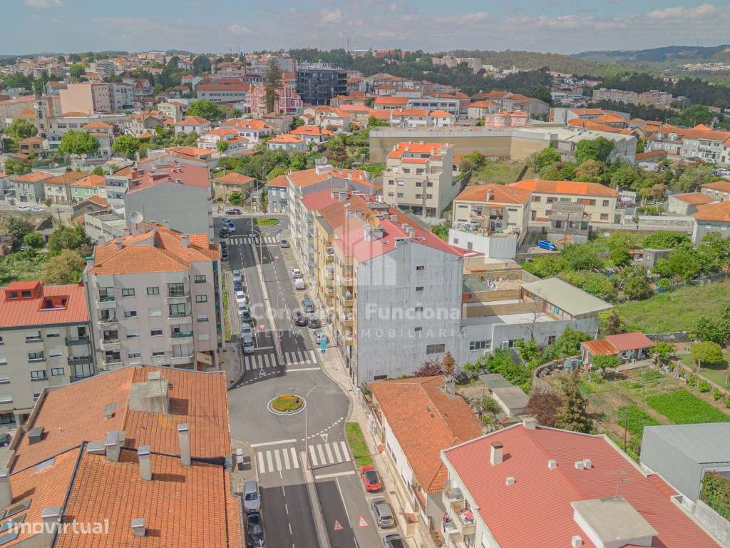 T2 com Lugar de Garagem e Elevador | São João da Madeira | 259.500€-18