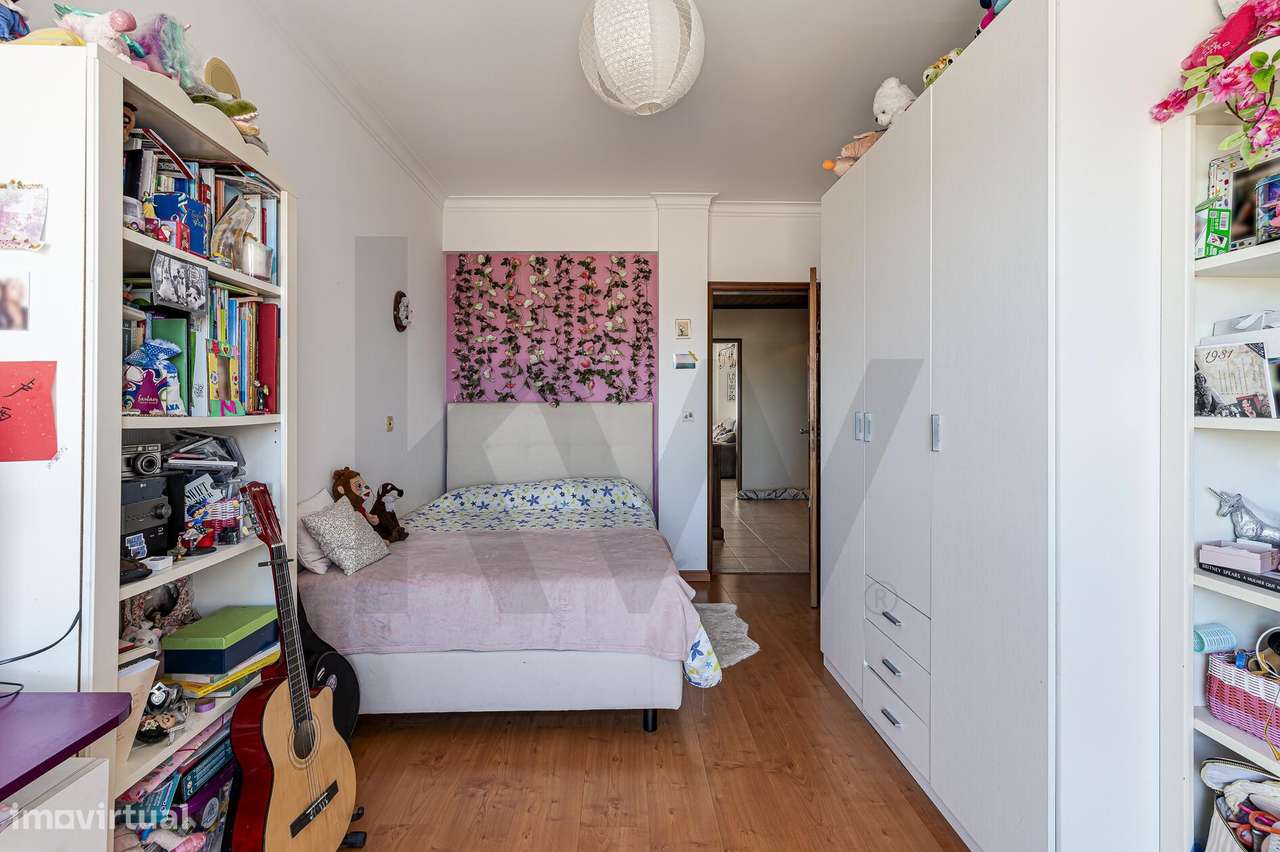 Apartamento T3 com elevador e vista desafogada, Urbanização do Moinho,-25