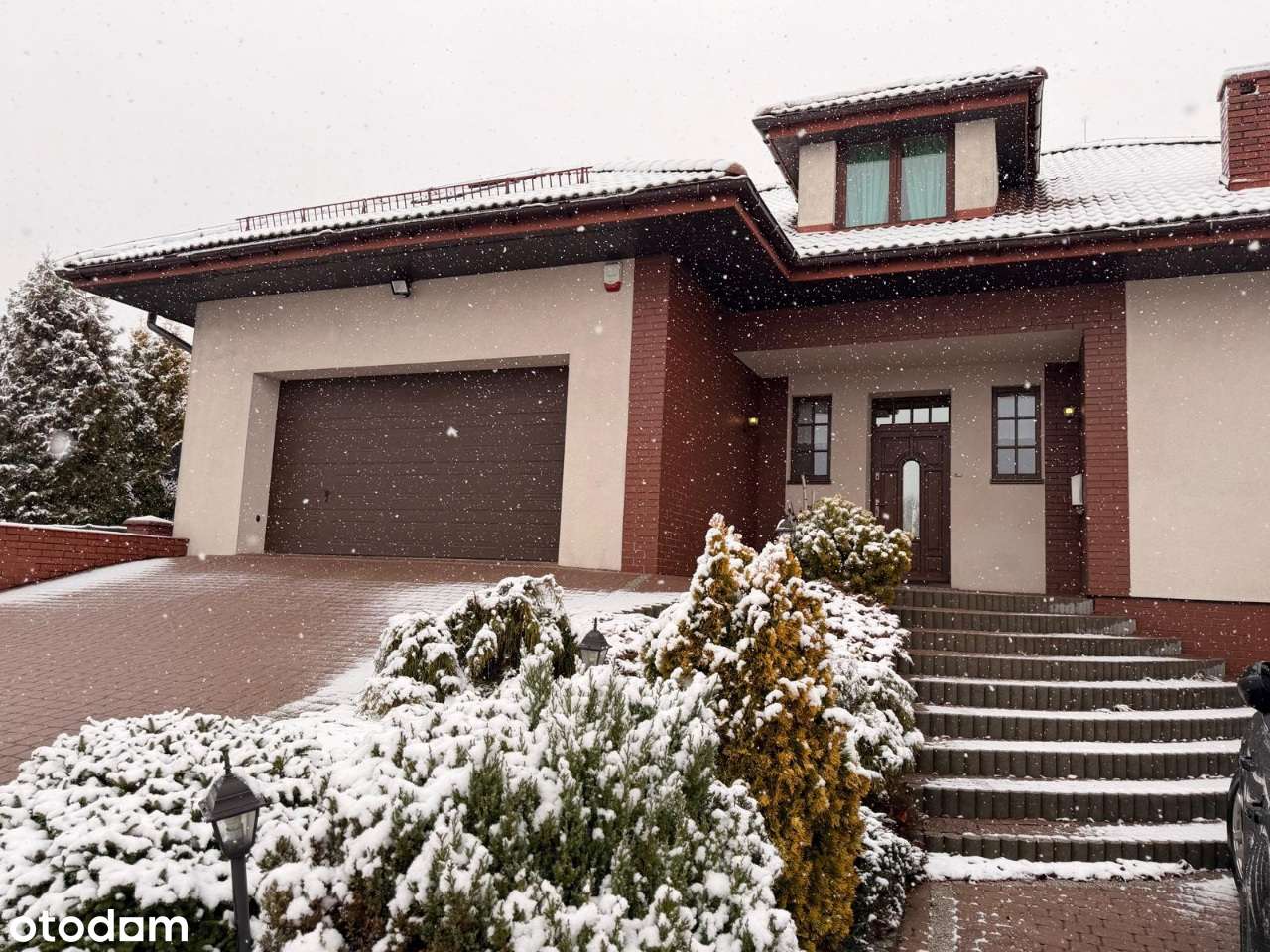 Na sprzedaż elegancki i klimatyczny dom wolnostojacy-3