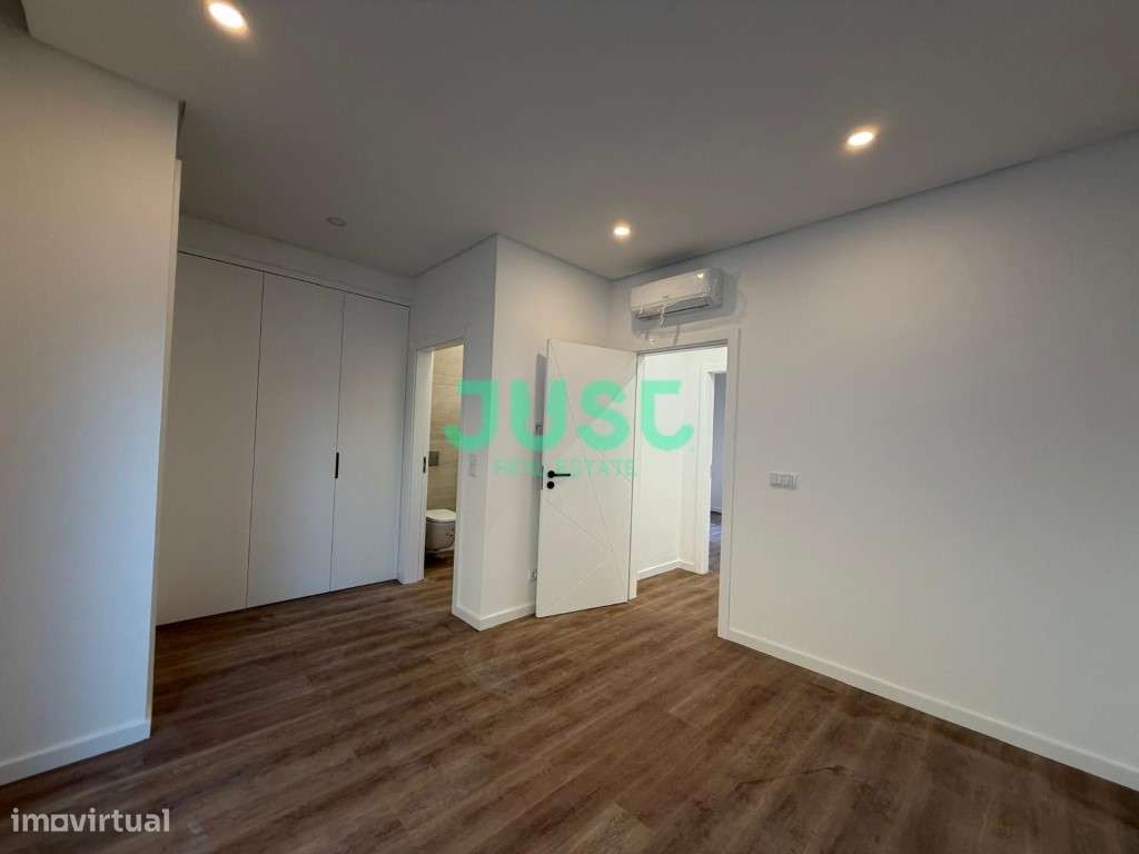 Moradia térrea, T3 + 1 com 2 suítes em Pinhal General - Fernão Ferro.-19