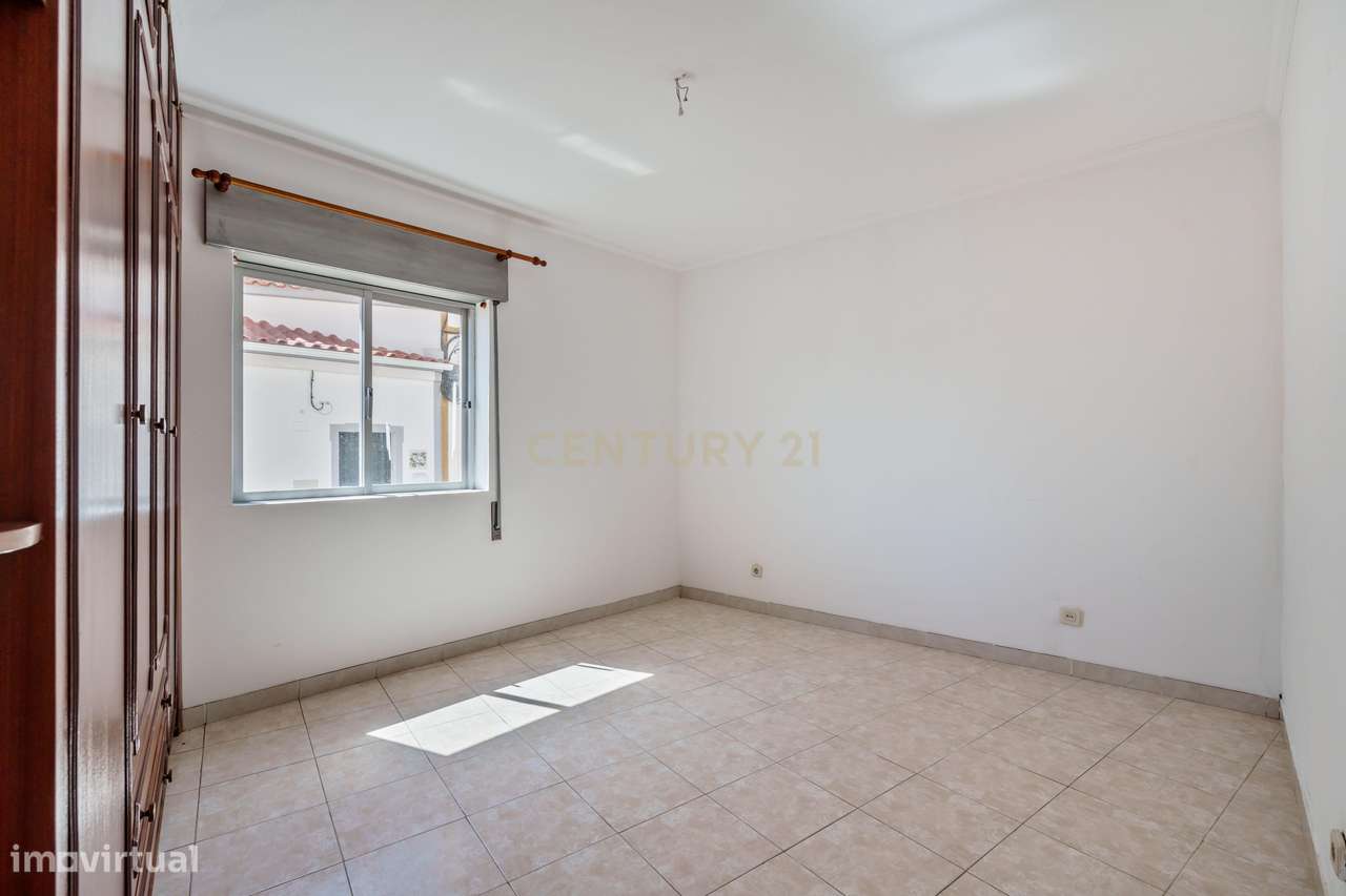 T2 renovado com varanda e terraço no Centro Histórico de Silves-15