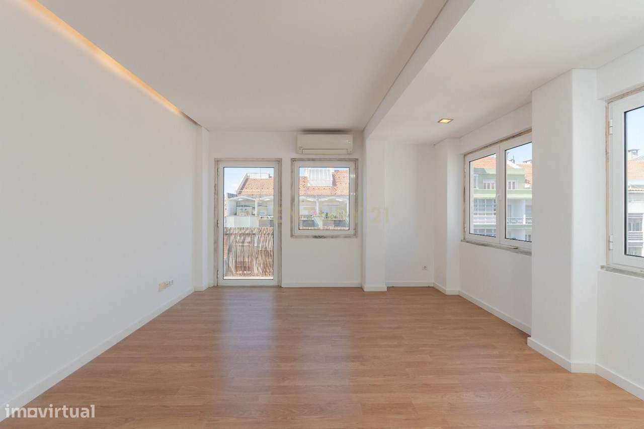 T1+2 Duplex com Grandes Áreas e Acabamentos Contemporâneos - Grande imagem: 4/33