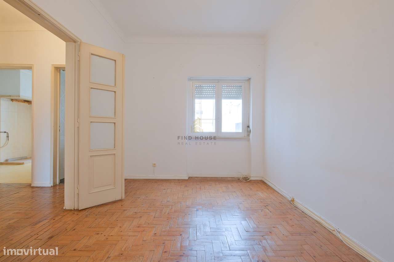 Apartamento T2 para remodelar no centro de Paço de Arcos-20