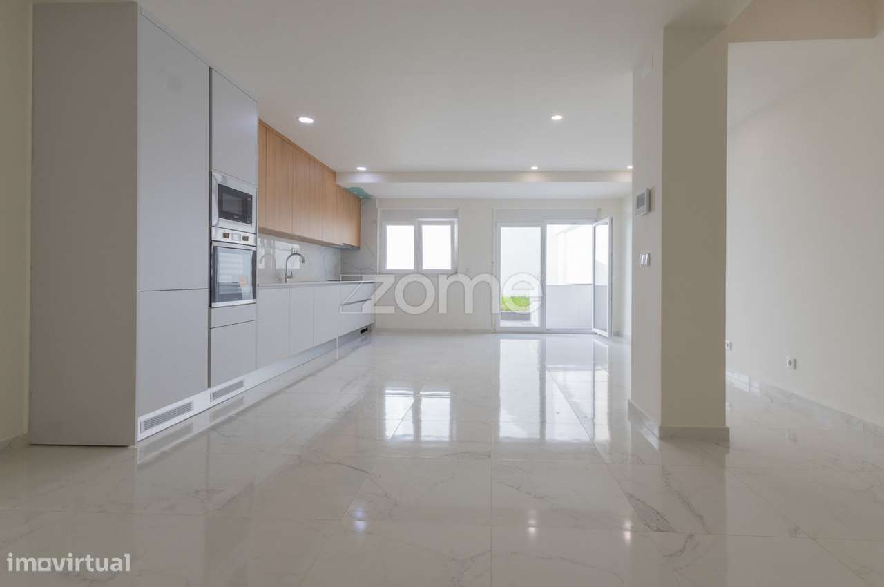 Duplex T2+1 Renovado com Terraço Privativo | Amadora - Grande imagem: 4/43