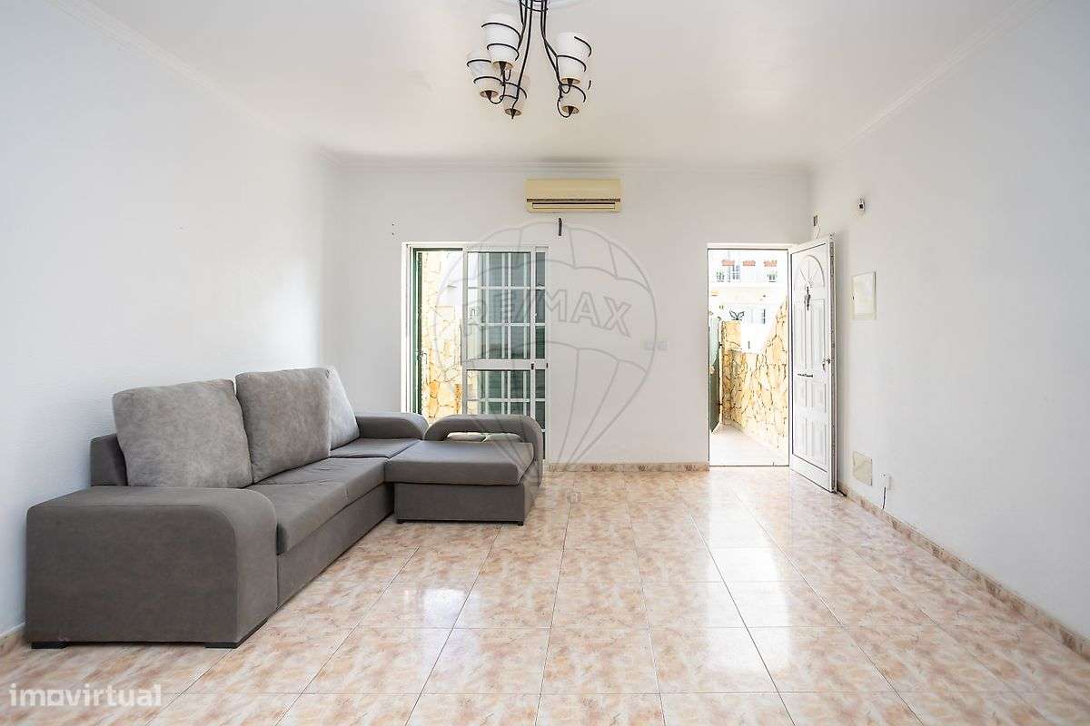 Moradia T3 com Quintal, Escritório e Churrasqueira – Quinta do Conde-7