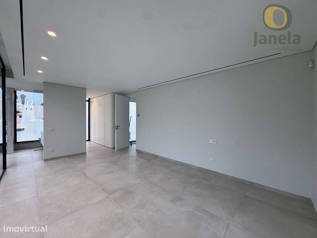 Moradia T4 de Luxo com Piscina, em Primeira Linha de Golfe, Vilamoura-26