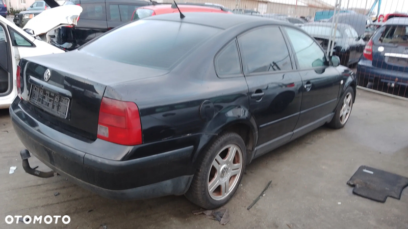 0142 VOLKSWAGEN PASSAT B5  przeznaczeniem na części !! - 6