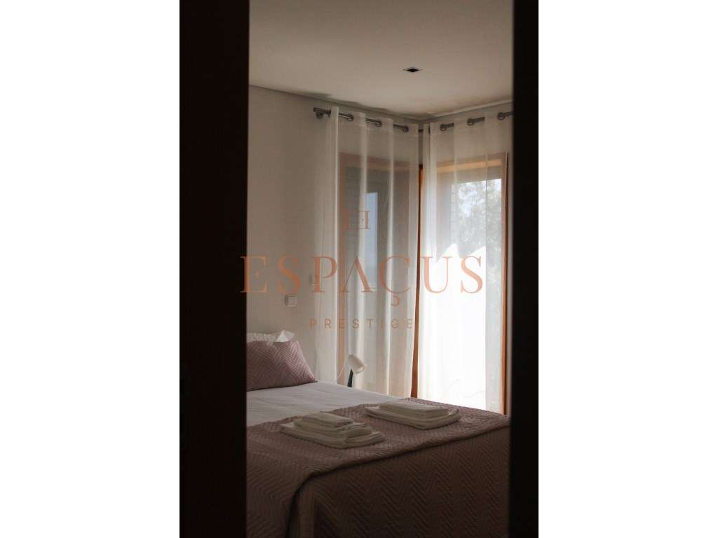 Moradia V4 com Vista Mar - Um Refúgio de Conforto e Elegância-31