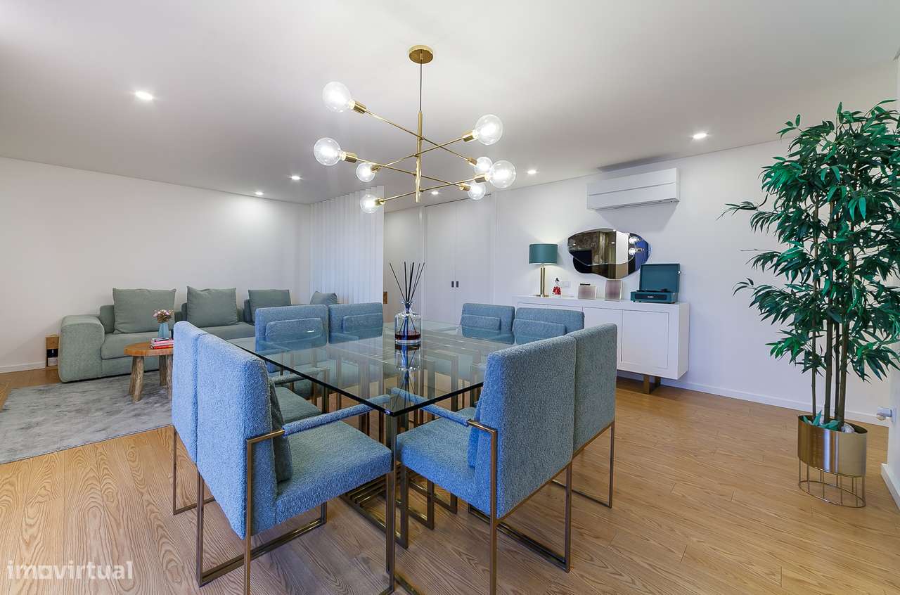 Exclusivo apartamento T3+1 seminovo, com 190m2, três frentes e box-11