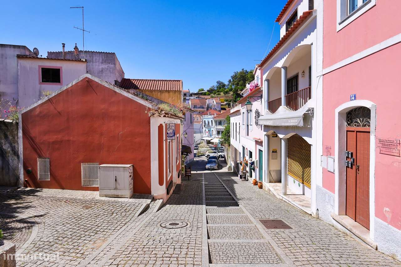 Edifício com Loja e Habitação, Charme, Investimento e Rendimento  no C-30