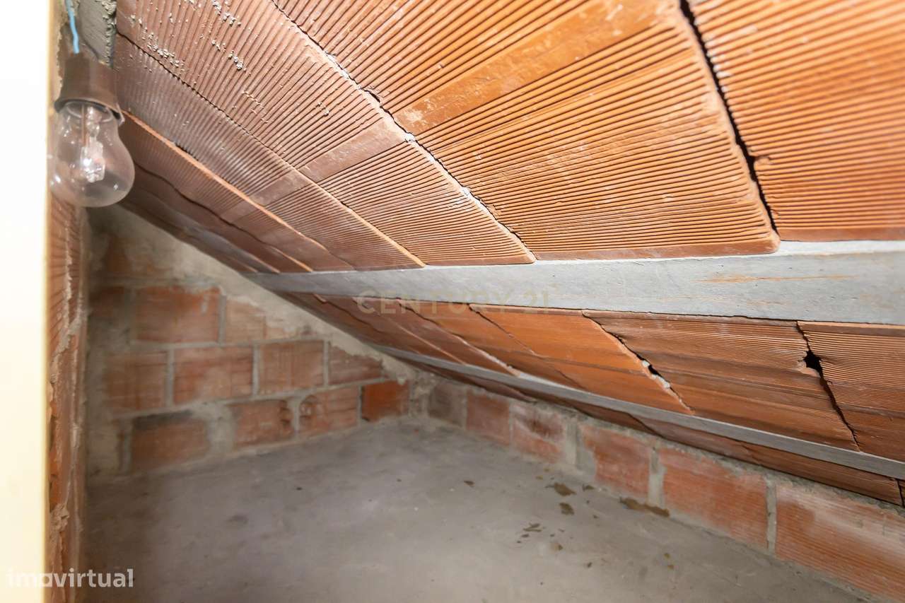 Oportunidade unica...  três assoalhadas e sótão!-29