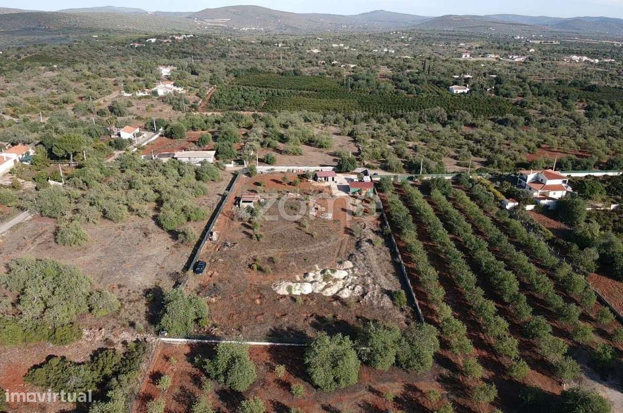 Terreno em Paderne vedado c/ 6.320m2, c/Furo e Casa de Apoio - Grande imagem: 2/41