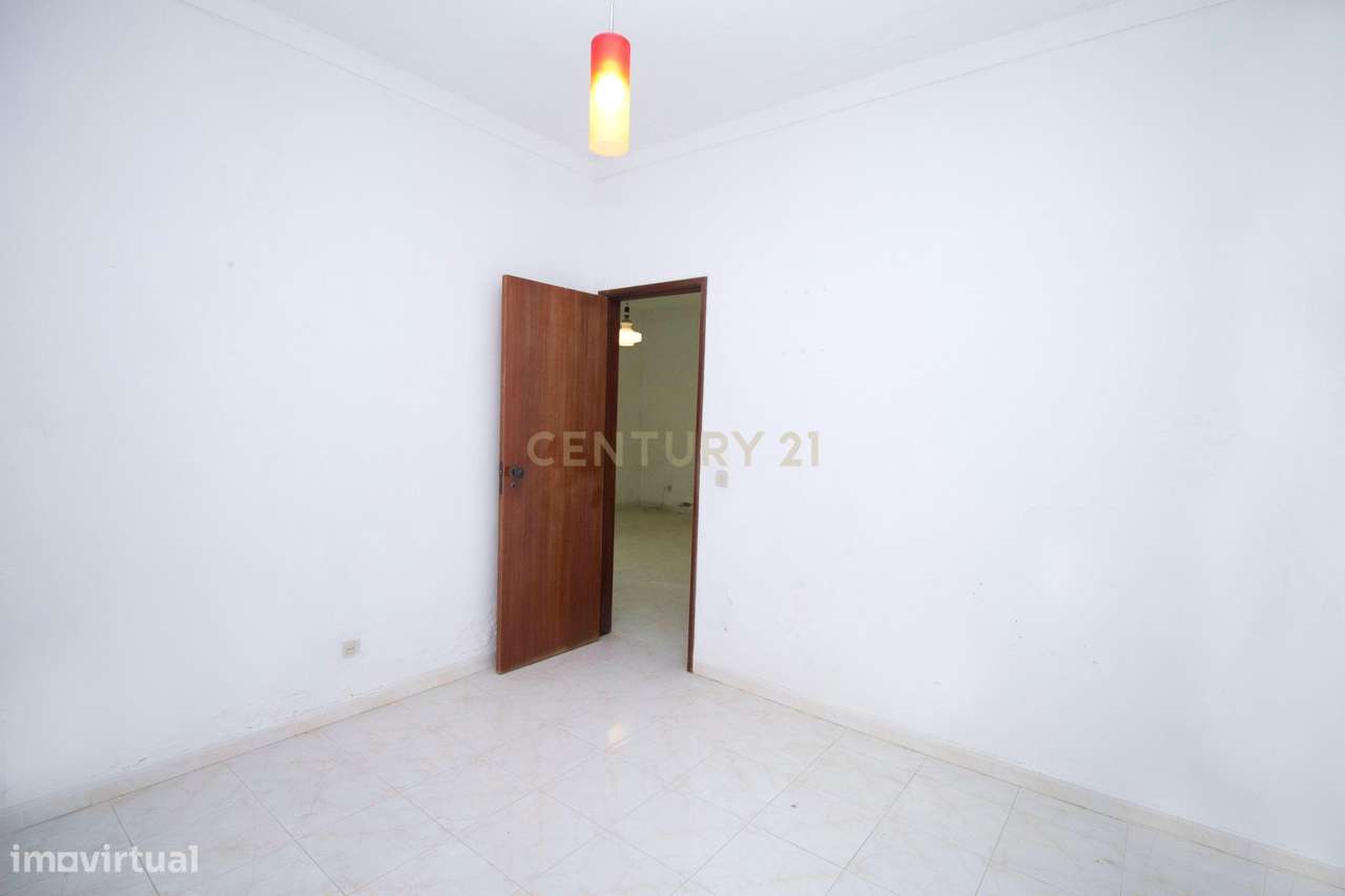 Moradia T2 para Remodelação nas Pontes-30