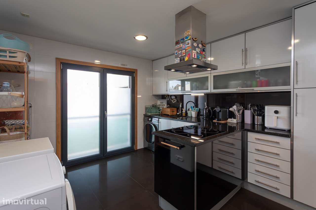 Apartamento T3 em Condomínio Privado – Abrunheira-21