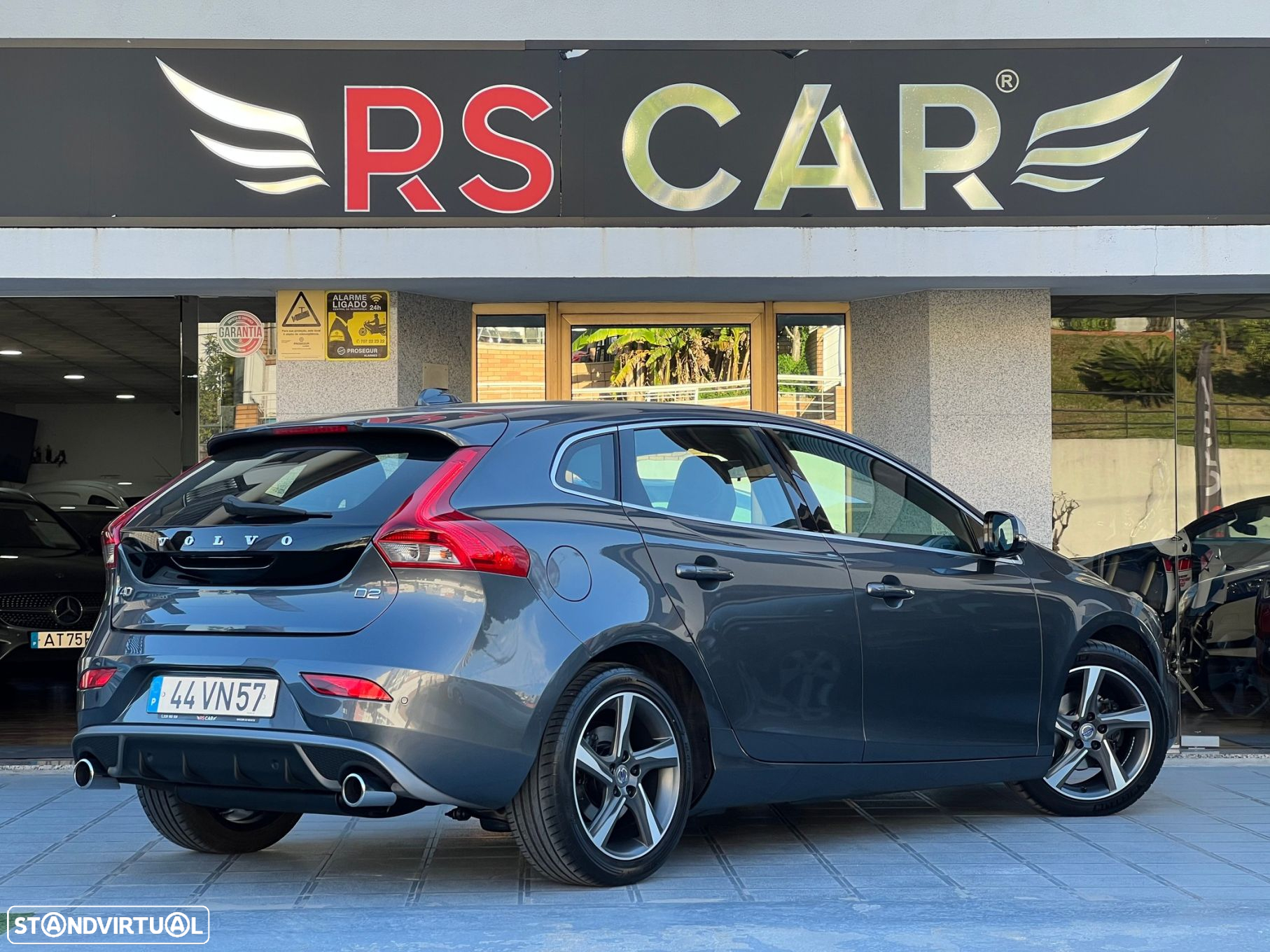 Volvo V40 D2 R Design - 8