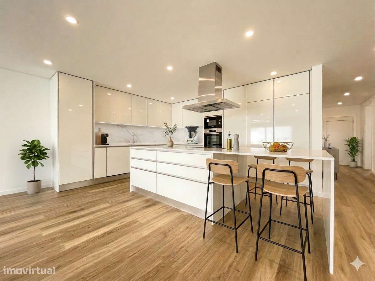 Moradia T4 com Piscina - Santa Iria de Azoia (Bairro da Salvação)-1