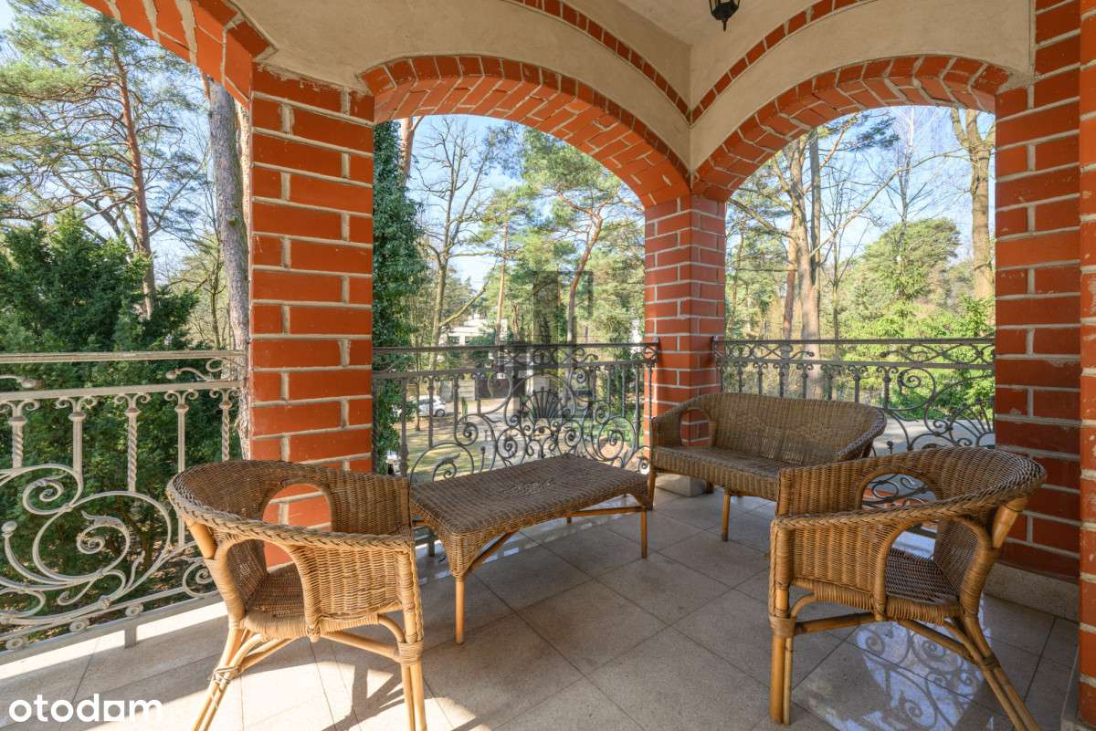 Willa z Ogromnym Potencjałem | Przestronna Działka-4