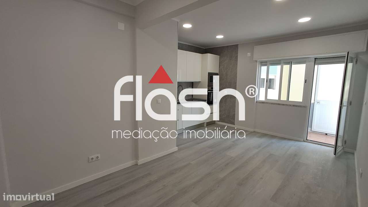 T1 Remodelado no centro da Amadora-3
