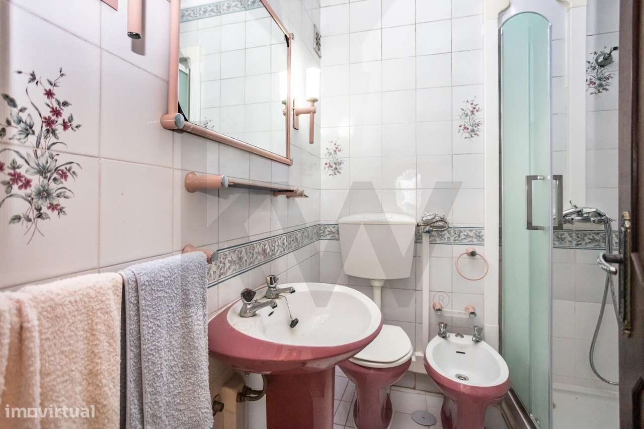 Fantástica Moradia T4 (10 Divisões) com Terreno de 869 m2 – Imenso Pot-23