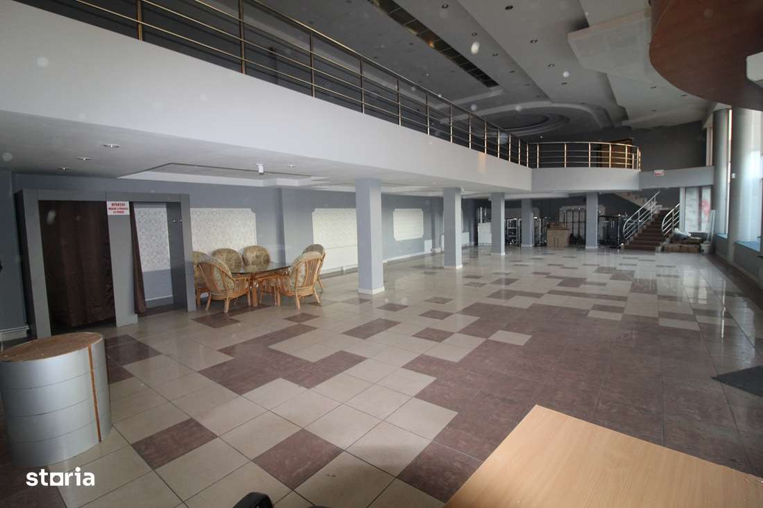 Vând imobil cu spații comerciale/apartamente D+P+3E în Hunedoara...-1