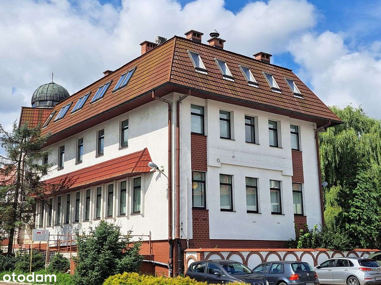 Budynek biurowy obejmujący lokal użytkowy i 3 loka-2