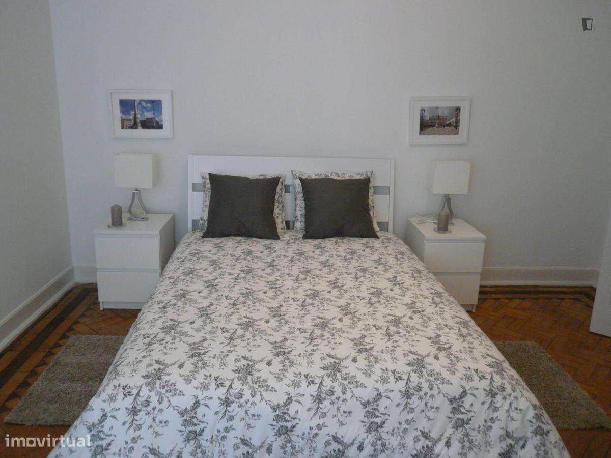 Quarto - localizado em São Sebastião Lisbon - Grande imagem: 3/10