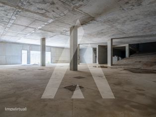 Armazém Industrial e Escritórios sito no Prior Velho / Loures - Grande imagem: 3/37