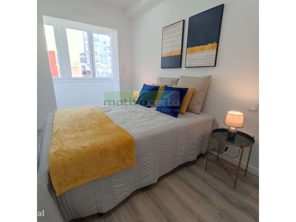 T2 com Pátio Totalmente Remodelado, no Coração de Campolide, Lisboa-7