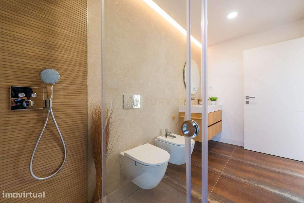 Excelente moradia geminada V4 em Urbanização nova na zona de Albarraqu-29