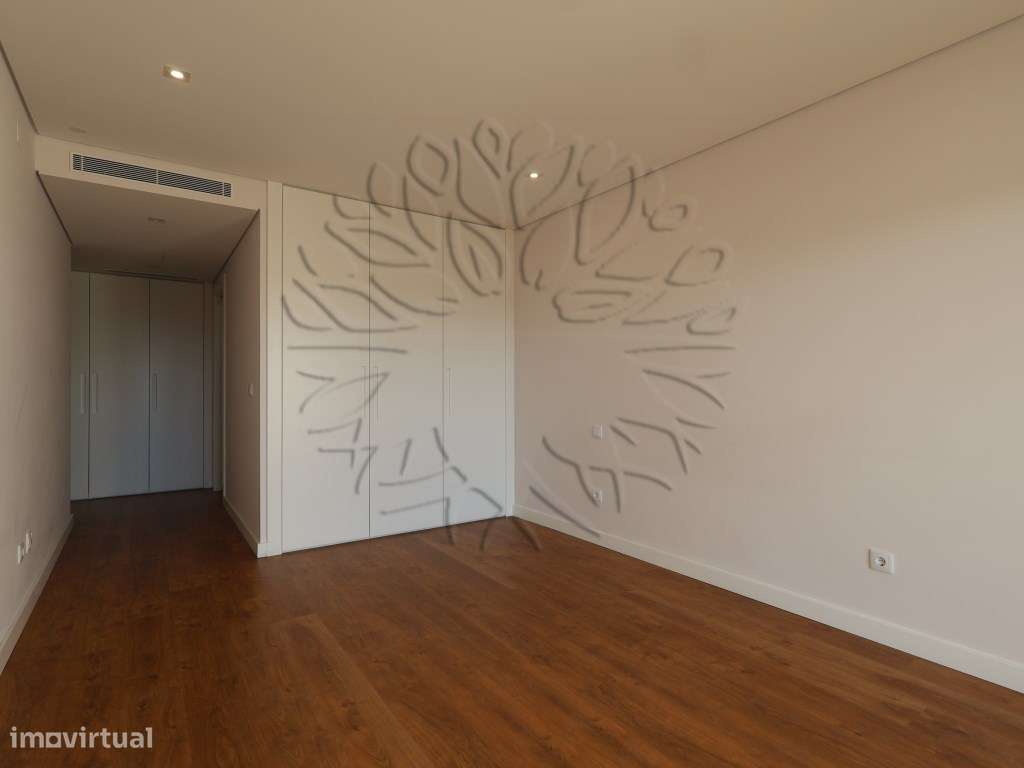 Apartamento T3 usado como novo em Vale Salgueiro, Montijo. Com 196 ...-57