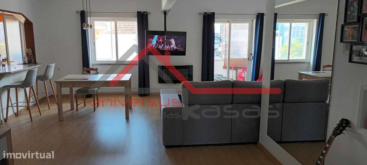 Apartamento T4 Remodelado para T3 Feijó Almada-21