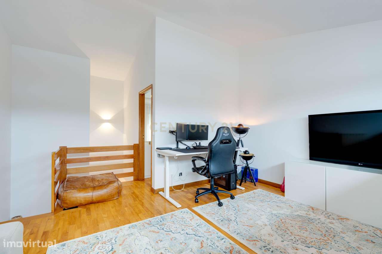 T2+2 Duplex c/ Sótão amplo (248m²) | S. Félix Marinha-18