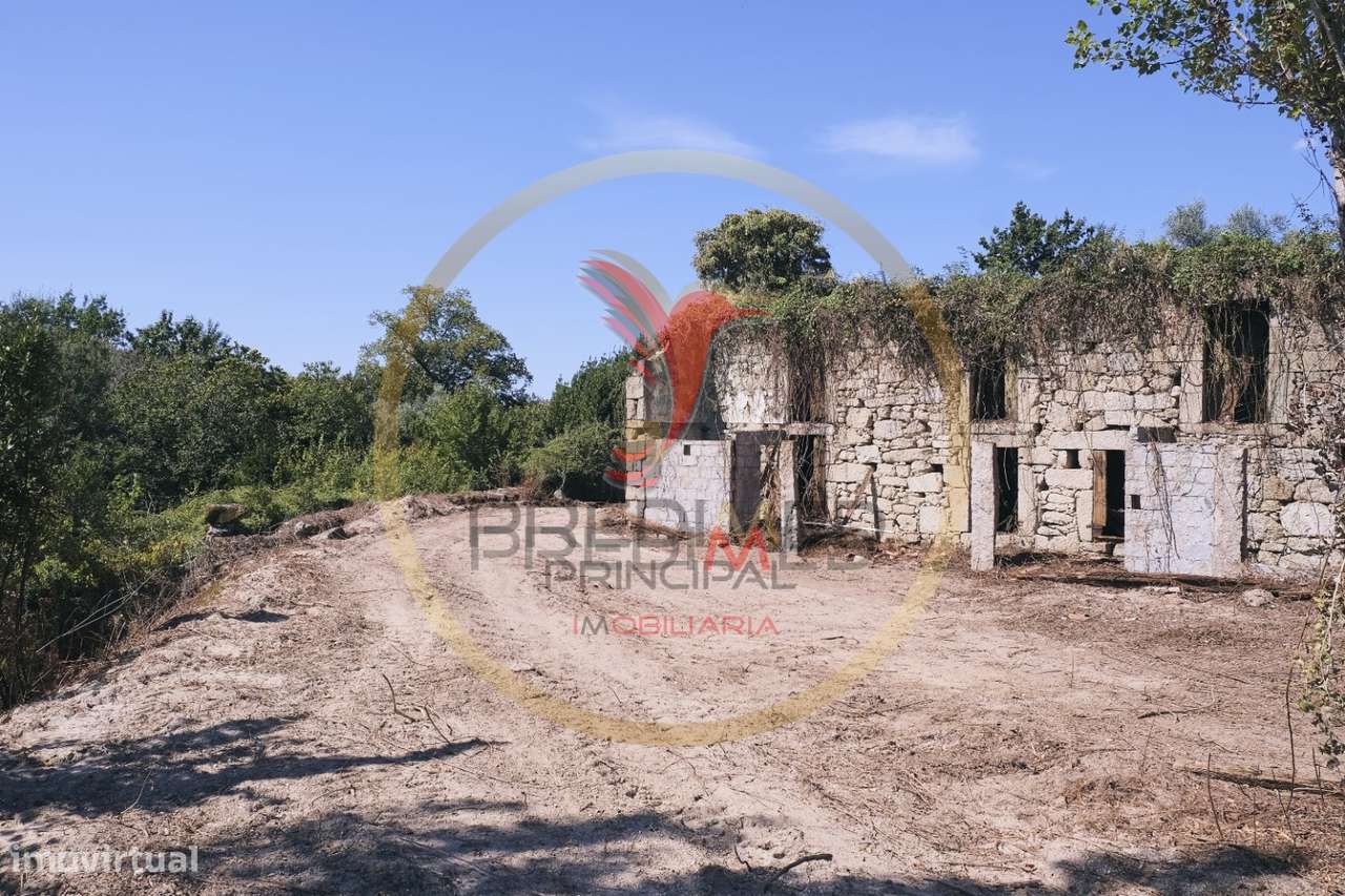 Terreno com ruina - Póvoa de Lanhoso - Grande imagem: 4/16