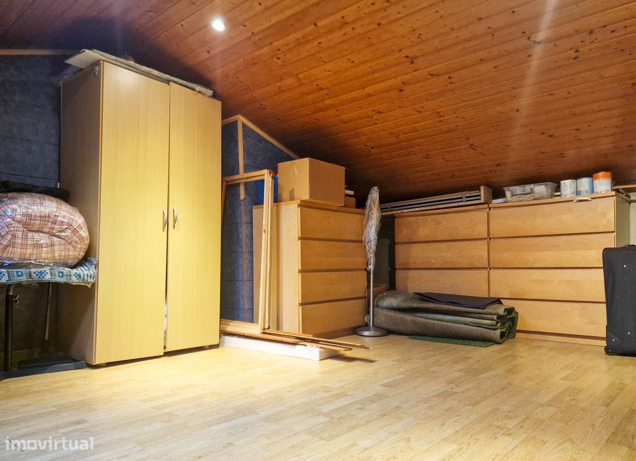 Moradia de 4+1 assolhadas - Muito estimada e pronta a habitar.-20