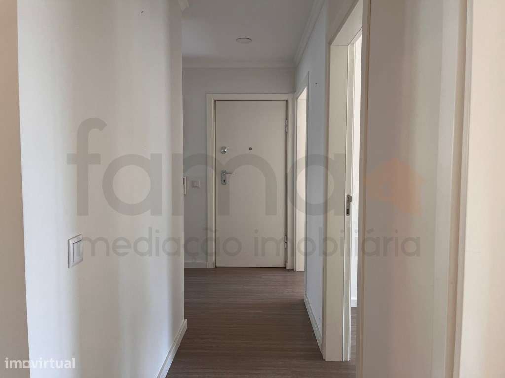 T4+1 no Centro da Amadora ideal para famílias-25