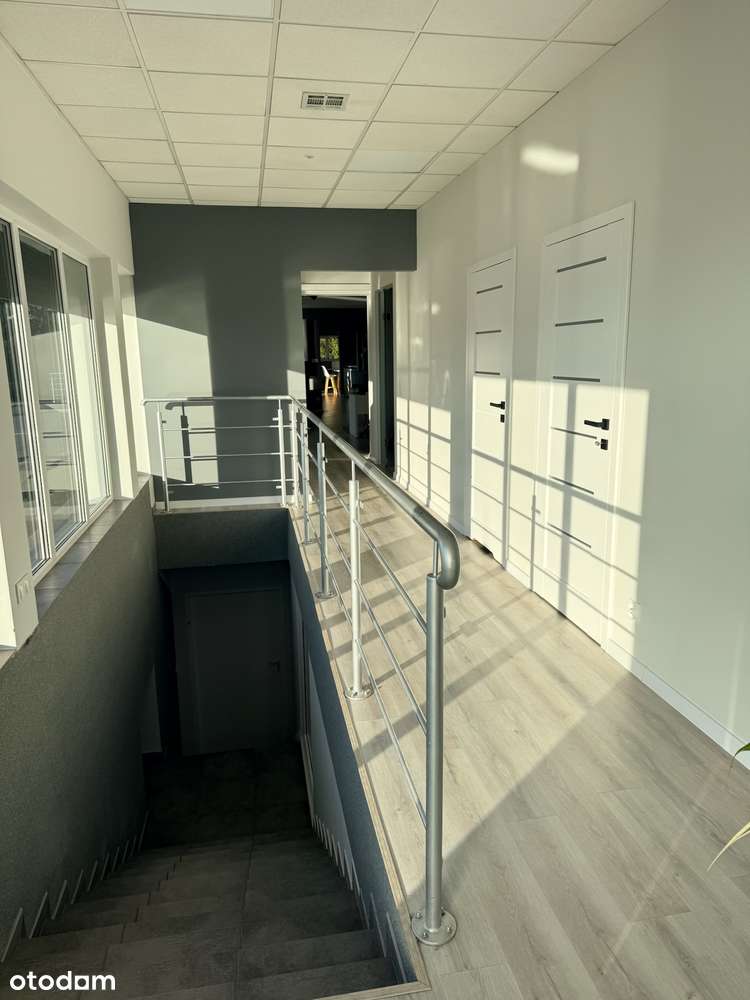 Budynek handlowo–usługowo–biurowy z dużym placem i ogrodzeniem - Pełny obrazek: 5/20