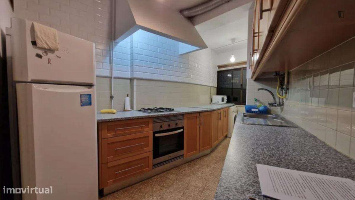 Quarto - localizado em Olivais Coimbra - Grande imagem: 5/12