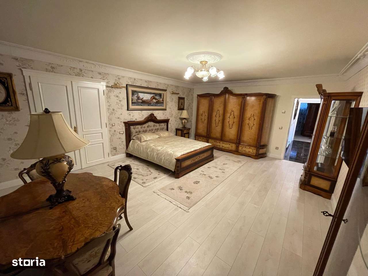 Apartament lux 3 camere , cladire in stil Baroc , zona Micro 15 - Imagine principală: 5/14